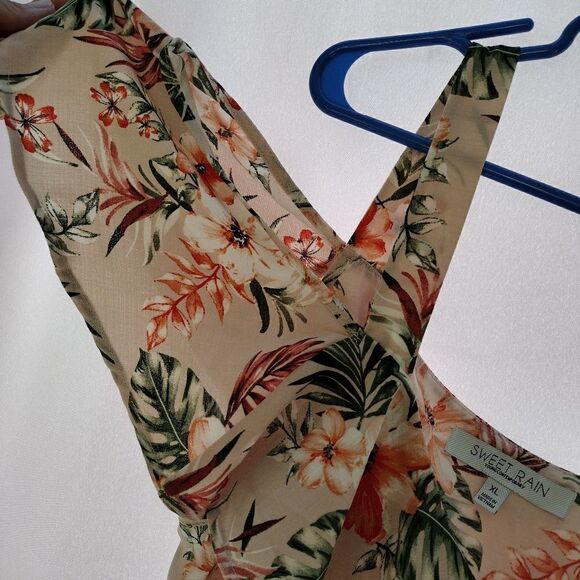 Sweet rain peekaboo top - Picture 3 of 8